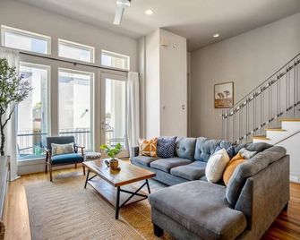 ที่พักหรูทางในเมืองที่มองเห็นทิวทัศน์ที่น่าทึ่ง - ฮุสตัน - ห้องนั่งเล่น