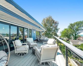 Out of the Blue - Luxury 5500 sq ft home on North Beach - South Haven - Балкон