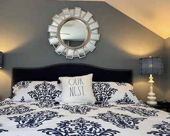 Cozy Condo in Downtown Ellicottville -walk to town, king bed, fully stocked - Ellicottville - Habitación