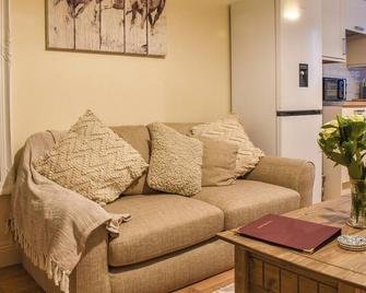 South Wing Coldharbour Park Farm - Liss - Living room