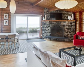 Oceanfront Modern Cabin - مانزانيتا - غرفة معيشة