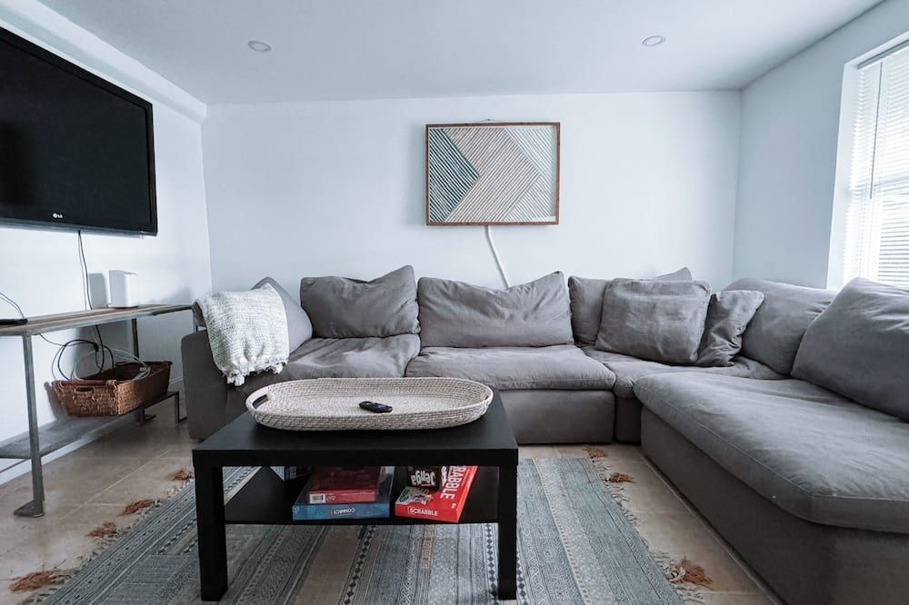 Charming 2 Bedroom House in Superb Fort Lauderdale with Private Backyard - Fort Lauderdale - Sala de estar