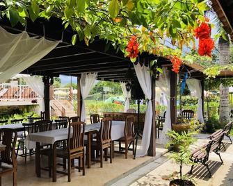 Hotel Fazenda Bosques do Massaguaçu - Caraguatatuba - Pátio