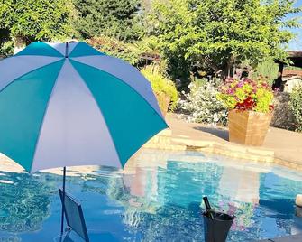 Large poolside King suite with private entrance - Morgan Hill - Pool