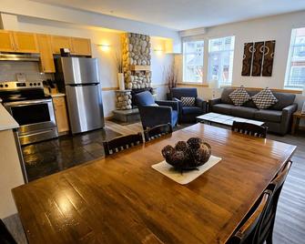 صن سيت ريزورتس كانمور آند سبا - كانمور - غرفة طعام