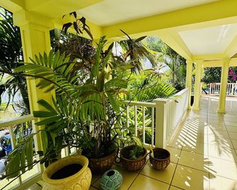 4 Bedroom Villa in Calypso Bay Resorts with Fabulous Ocean View and Private Pool - Frigate Bay - Balkon