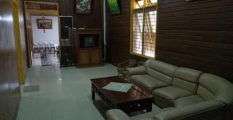Wisma Mutiara - Padang - Oturma odası