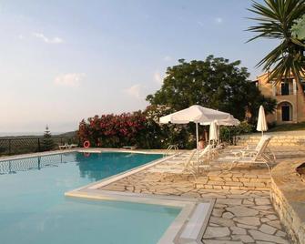 Smart studios and apartments close to the sea with large pool and amazing view - Acharavi - Pool