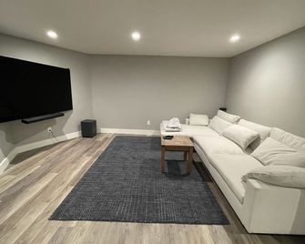 Springs Beach Cottage - East Hampton - Living room