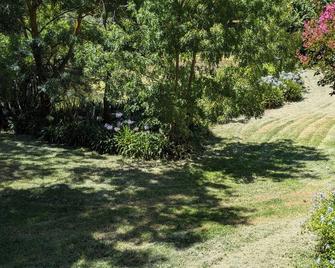 Farmhouse Stay with beautiful gardens and tennis court - Paechtown