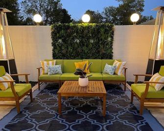 Palm Springs Room #1 @ Retro Boutique Motel - Trenton - Patio