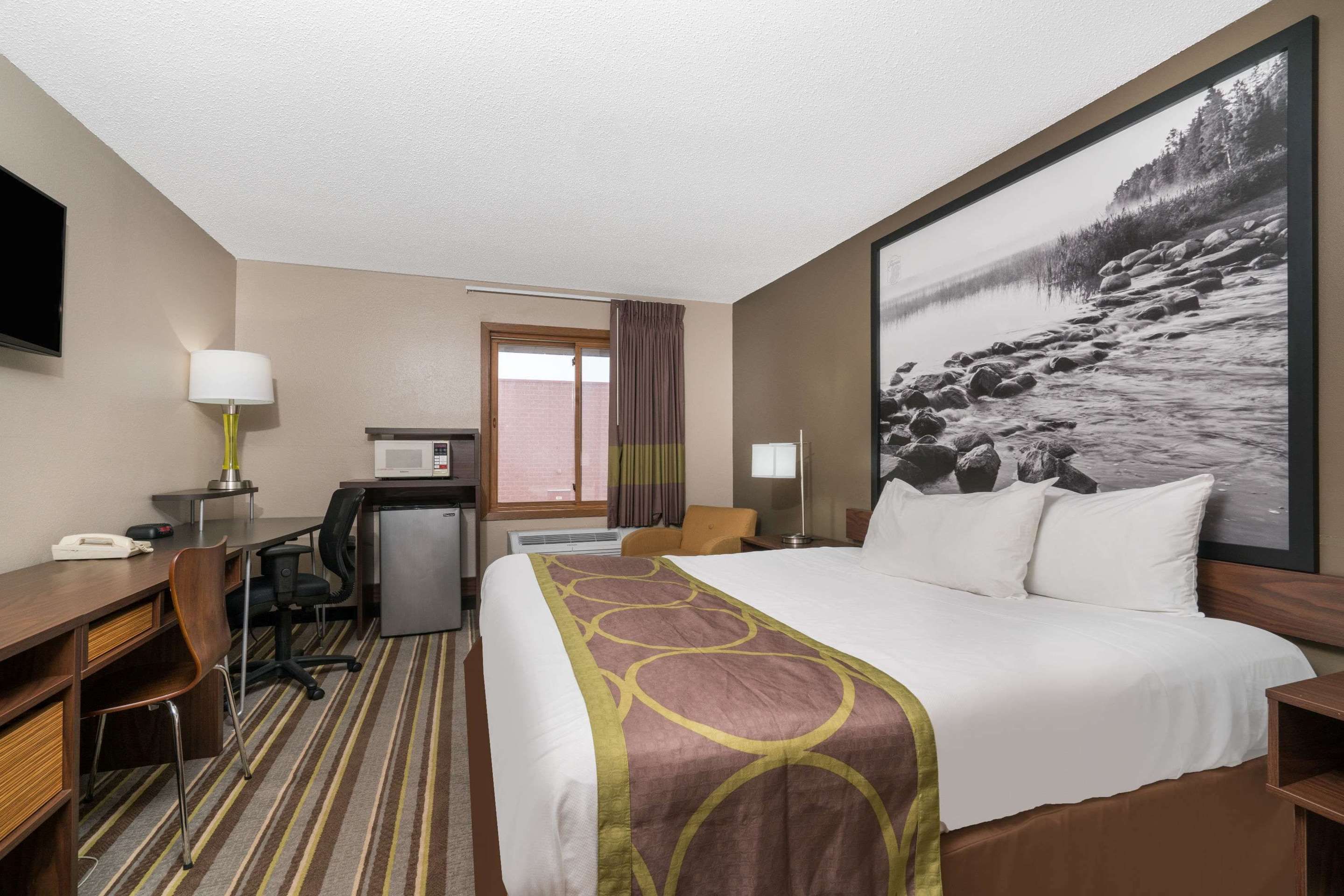 Bedroom view of Super 8 by Wyndham St. Cloud