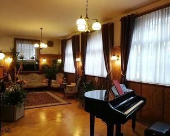 Hotel Adler - Sankt Georgen im Schwarzwald - Living room