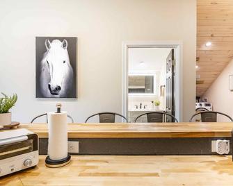 A homey haven, perfectly located between the Ark and the Creation Museum. - Walton - Dining room