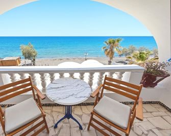 Stavros Beachfront Domes by Booking Kottas - Agios Georgios - Balkon