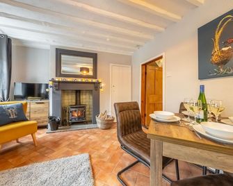 Teacup Cottage - Stanhoe - Dining room