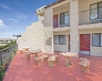 Super 8 by Wyndham Barstow - Barstow - Bygning