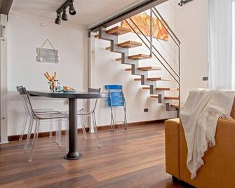Sea Breeze Loft by Pleiades Home - Livorno - Menjador
