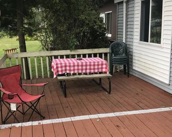 Waterfront Cottage In Irish Hills - Brooklyn - Patio