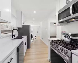 Charming 2br Normal Heights Home - San Diego - Kitchen