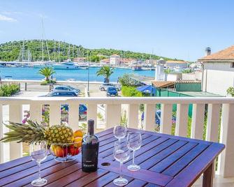 Apartments Tiho i Pave - Rogoznica - Balcony