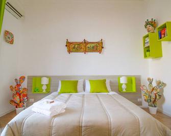 The Palace B&b And Apartments - Santo Stefano di Camastra - Habitación