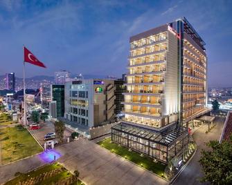 Hilton Garden Inn Izmir Bayrakli - Izmir - Bâtiment