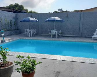 Espaço Itacoatiara - AM Casa Aconchegante em Itacoatiara com Piscina e Cascata - Itacoatiara - Bazén