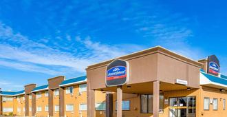 Howard Johnson by Wyndham Fort St. John - Fort St. John - Edifici