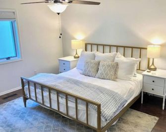 The Castle at Camorene - Springfield - Bedroom
