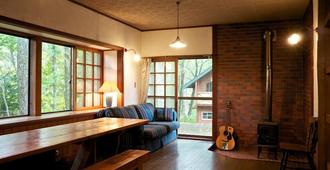 Share&guesthouse Hakuba Share - Hostel - Hakuba - Lounge