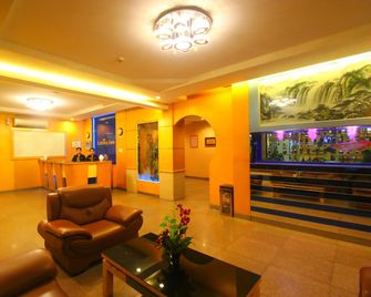 Lovina Inn Penuin Hotel - באטאם קוטה - לובי