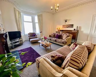 Dairsie Sea View - Isle of Bute - Living room