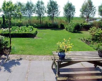 Bed In Waterland - Waterland - Innenhof