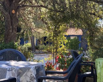 Hotel Des 4 Vents - Aigues-Mortes - Patio