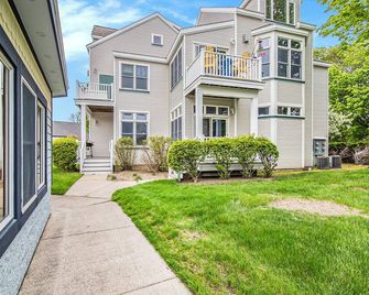 Main Floor Poolside Retreat - Manistee - Building