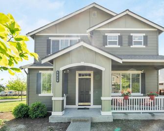 Terra House Tacoma - Ev Power Station, Crib, Stroller, High Chair - Tacoma - Building