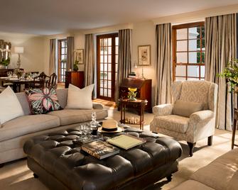 The Cellars-Hohenort - Cape Town - Living room