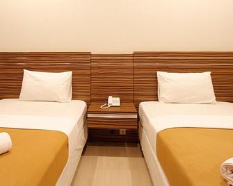 Palapa Hotel - Senggigi - Bedroom