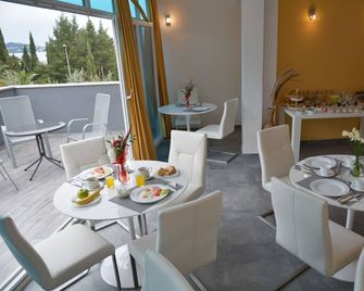 Villa Avantgarde B&B - Brašina - Restaurant