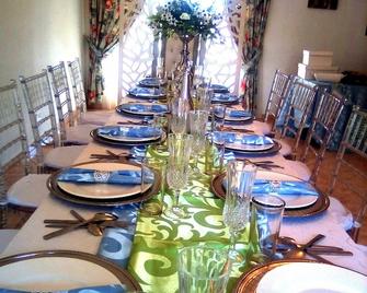 His Glory Guest House - Vryheid - Dining room