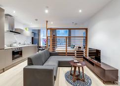 Terlon Apartments - Liverpool - Living room