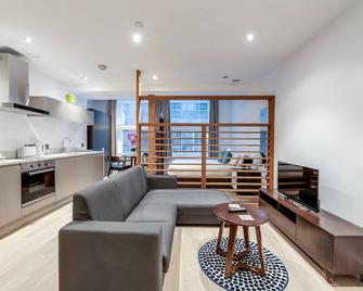 Terlon Apartments - Liverpool - Living room