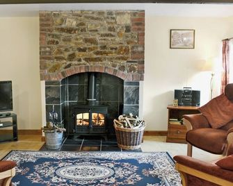 2 bedroom accommodation in Northlew, near Tavistock - Okehampton - Huiskamer