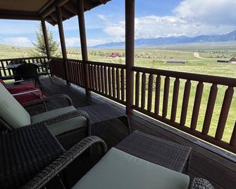 Harris Hideaway in the Gravelly Foothills - Ennis - Balcón