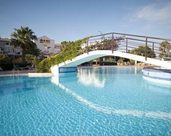 أوسيكلوب هوتل - فيست - حوض السباحة