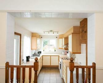 Fishermen's Cottage - Deal - Kitchen
