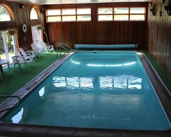 Austrian Haus Lodge - Dover - Pool