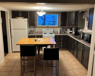 Oceanfront paradise, 4-bedroom house in Cocagne with hot tub, WiFi, AC. - Cocagne - Kuchnia