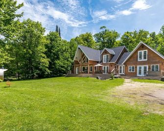 Lakefront, 4000sq/f, Gym, Beach, Hot Tub, Sauna - Algonquin Highlands - Bâtiment